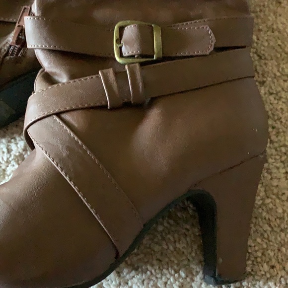 Boots - Picture 5 of 6